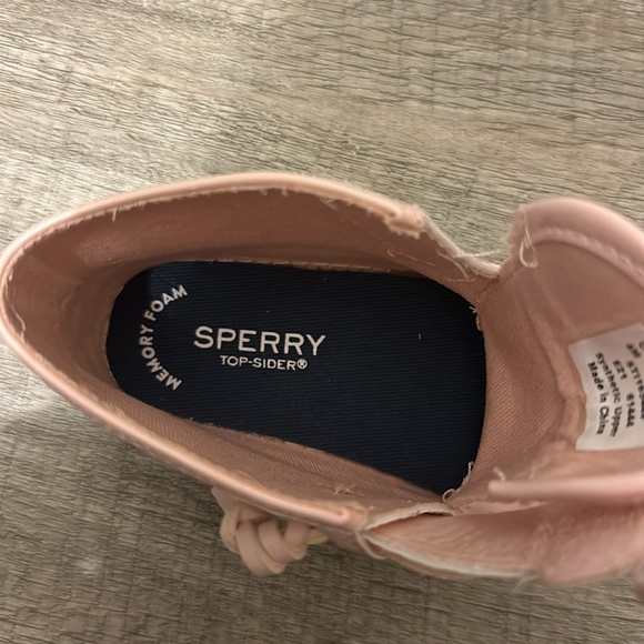 Pink sperry top sider boots. Size 4m - Picture 5 of 7